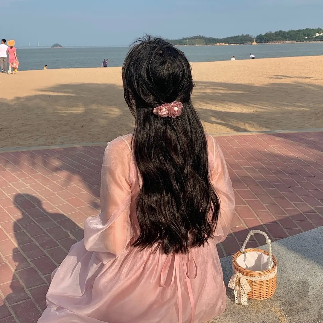 龙纹身的女鬼入镜